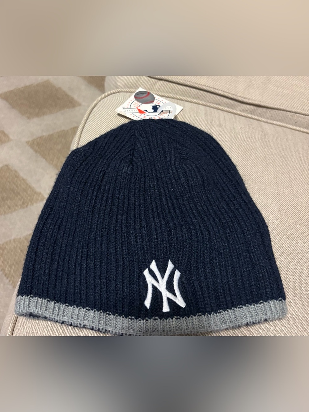 MLB NY yankees Men's Navy Knit Beanie with Gray Trim and White